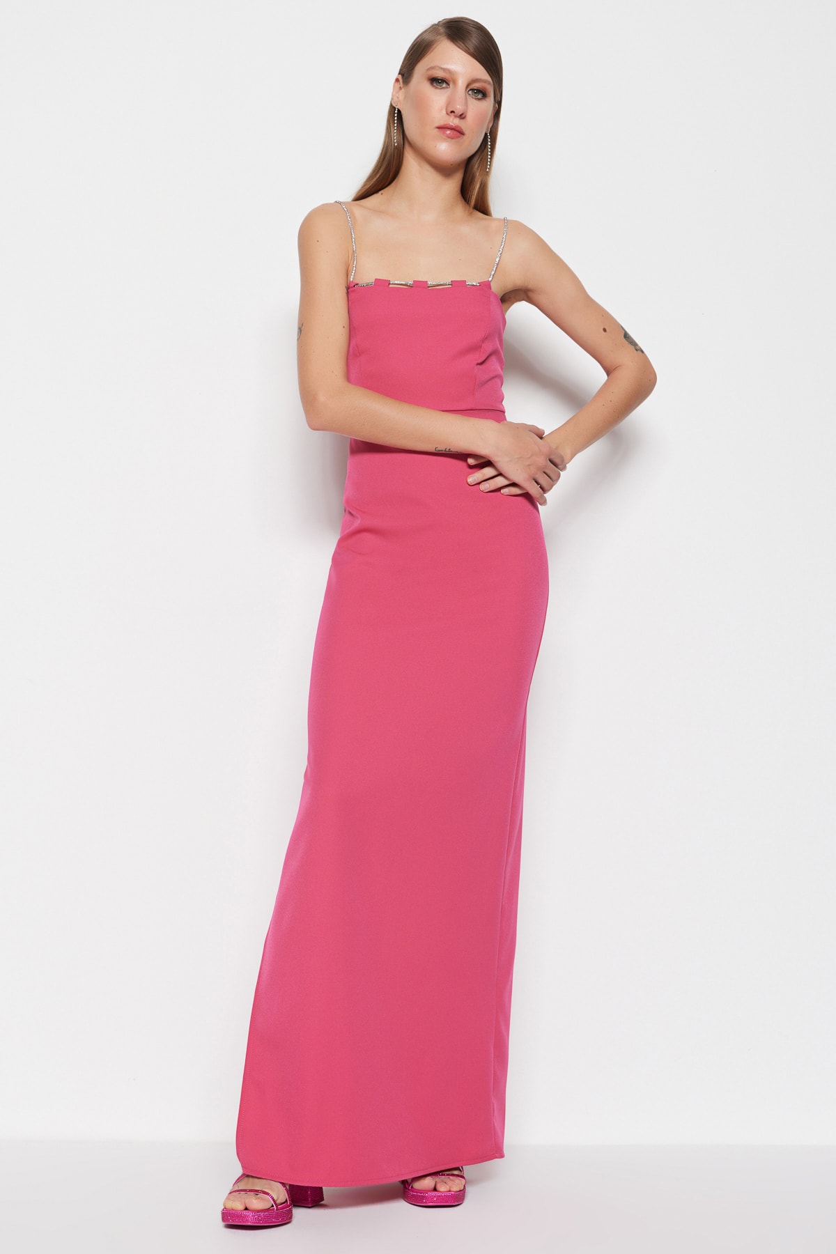 Rochie de seara Trendyol in rochie de seara fucsia captusita tesuta din pietre stralucitoare