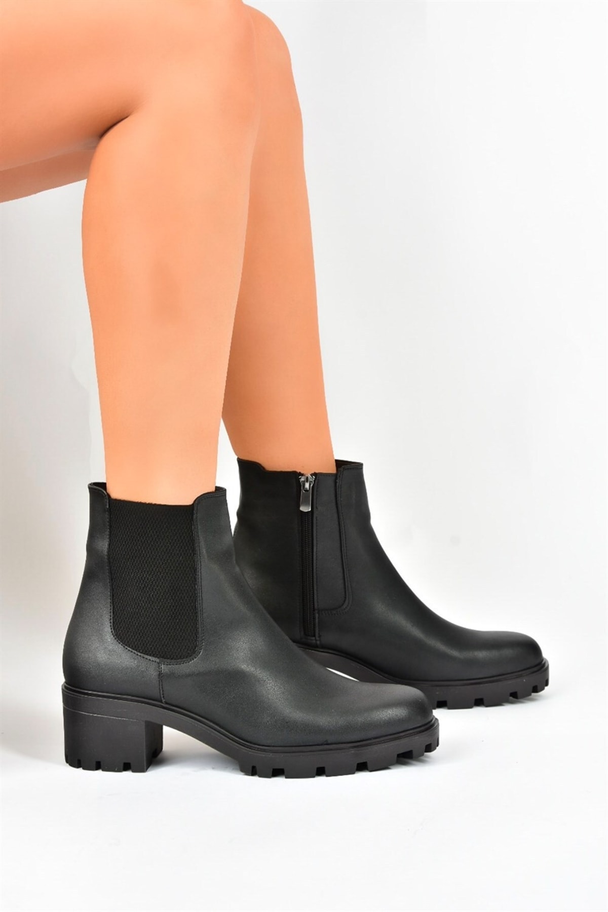 Levně Fox Shoes Women's Black Short Heeled Boots