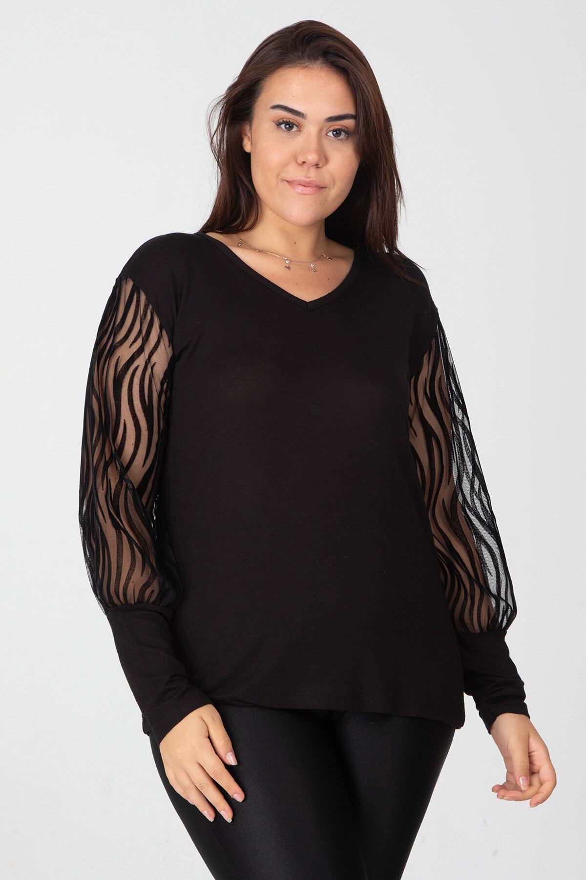 Levně Şans Women's Plus Size Black Tulle Flocked Sleeves Blouse