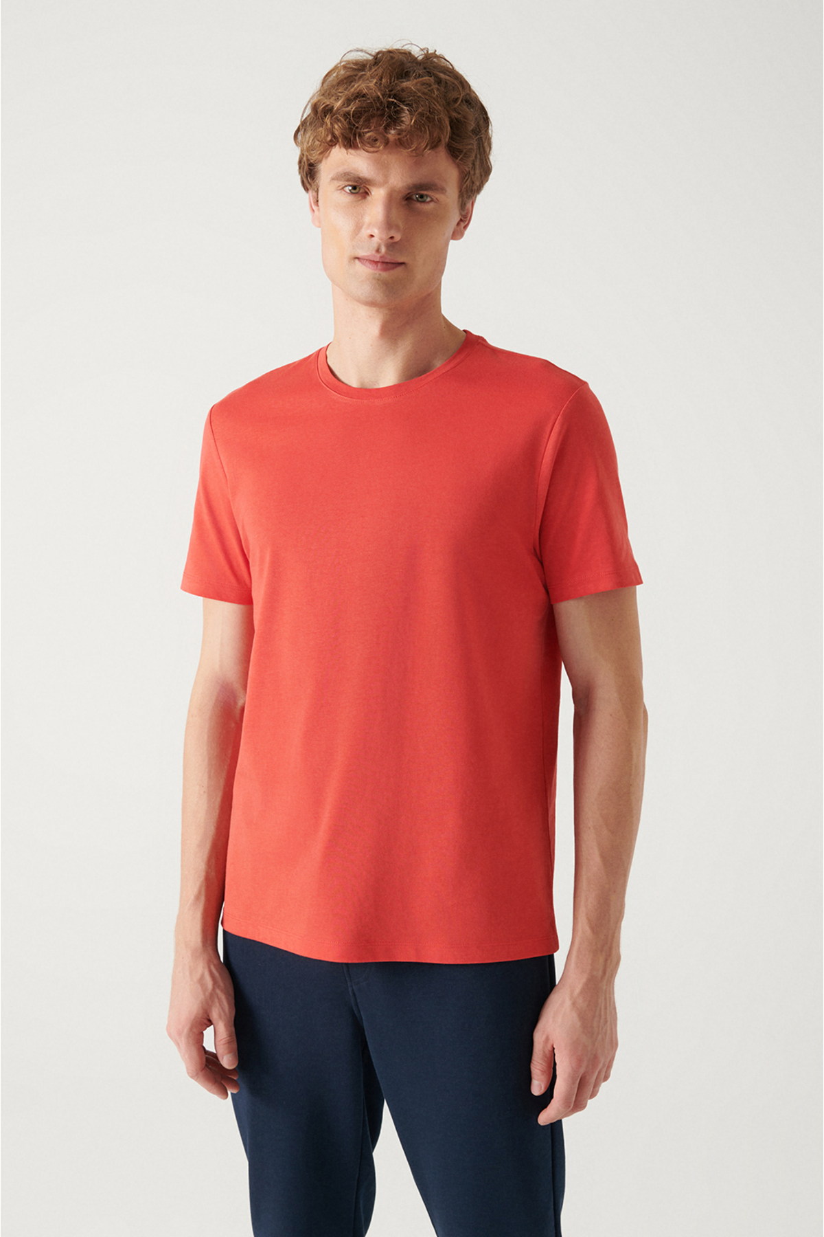 Levně Avva Men's Red 100% Cotton Breathable Crew Neck Standard Fit Regular Cut T-shirt