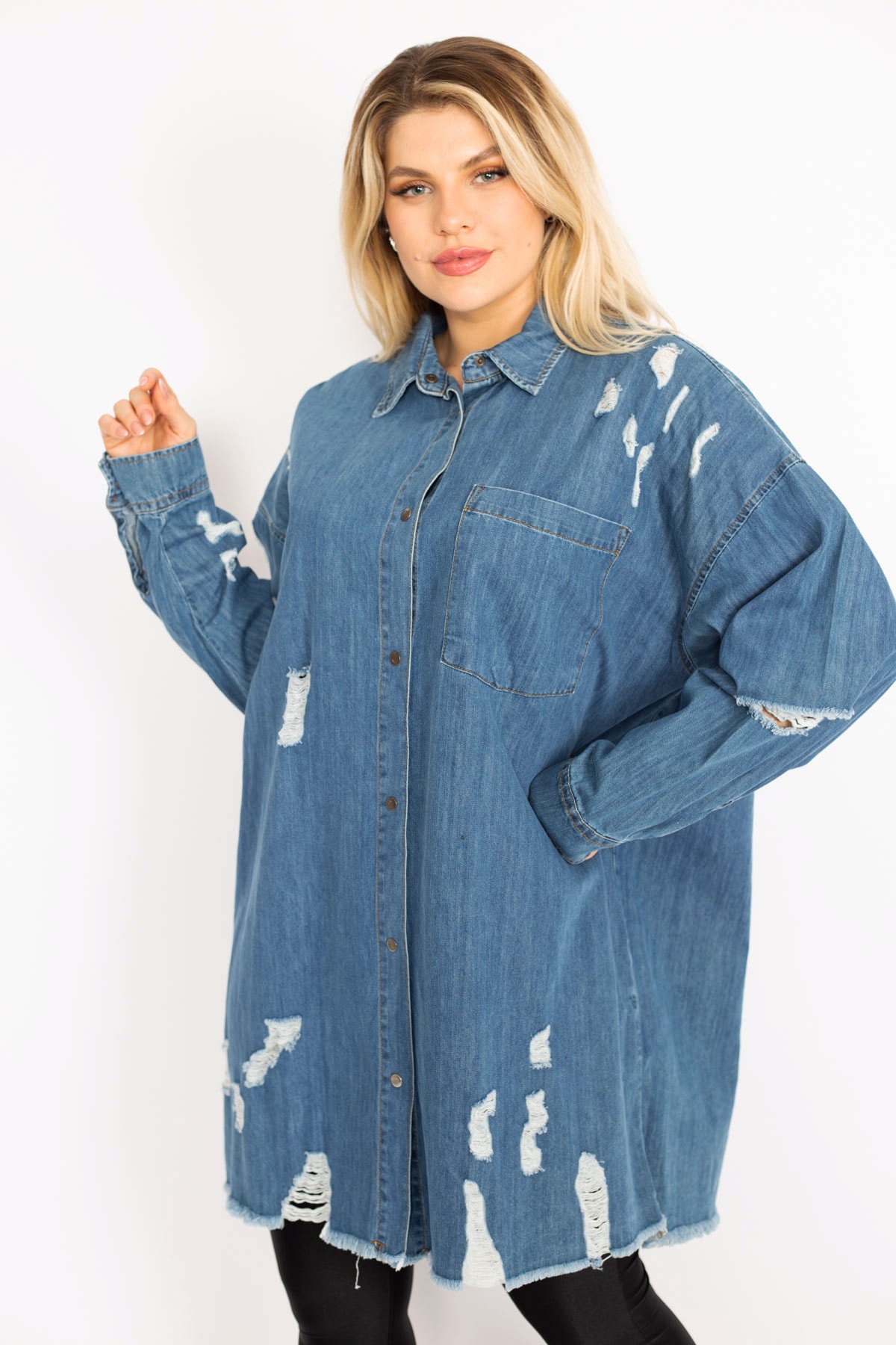 Levně Şans Women's Plus Size Blue Ripped Detailed Loose Cut Oversized Denim Tunic Jacket