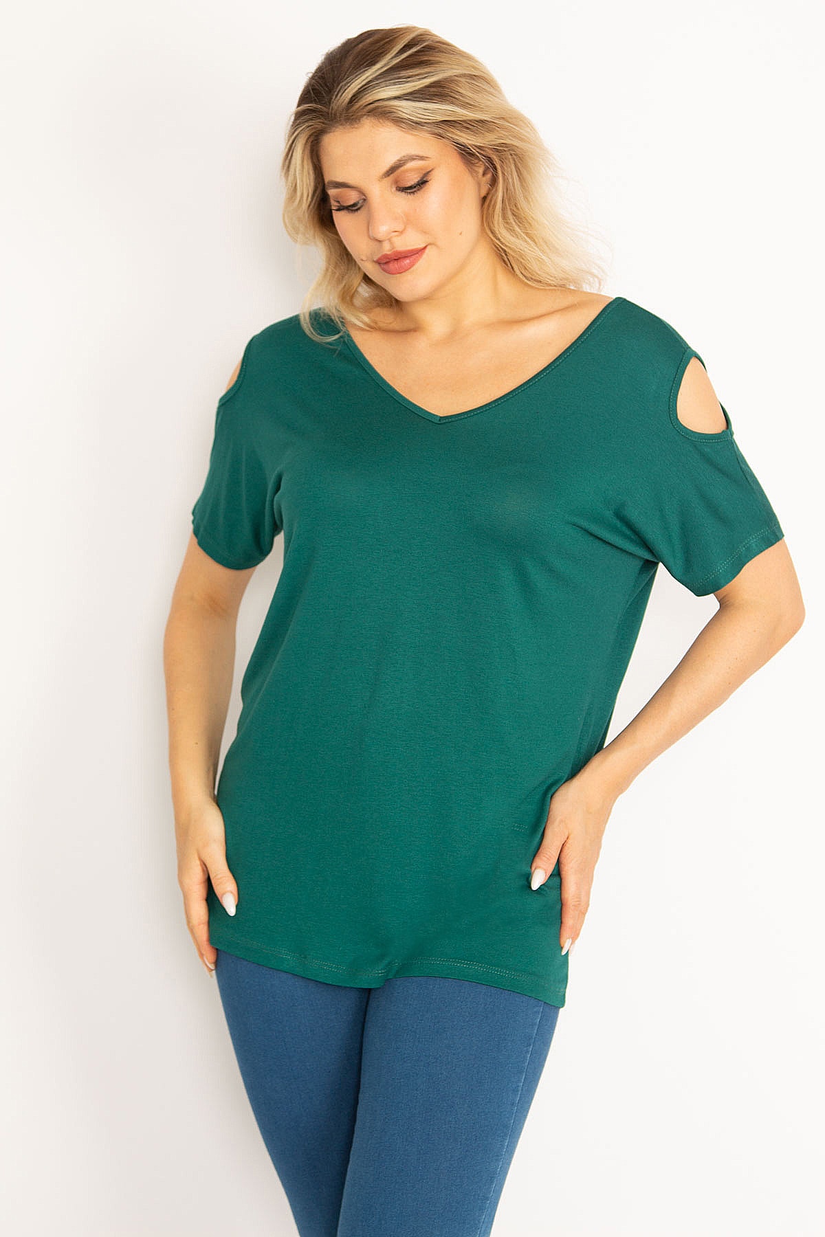 Levně Şans Women's Plus Size Green Decollete Decollete Viscose Blouse