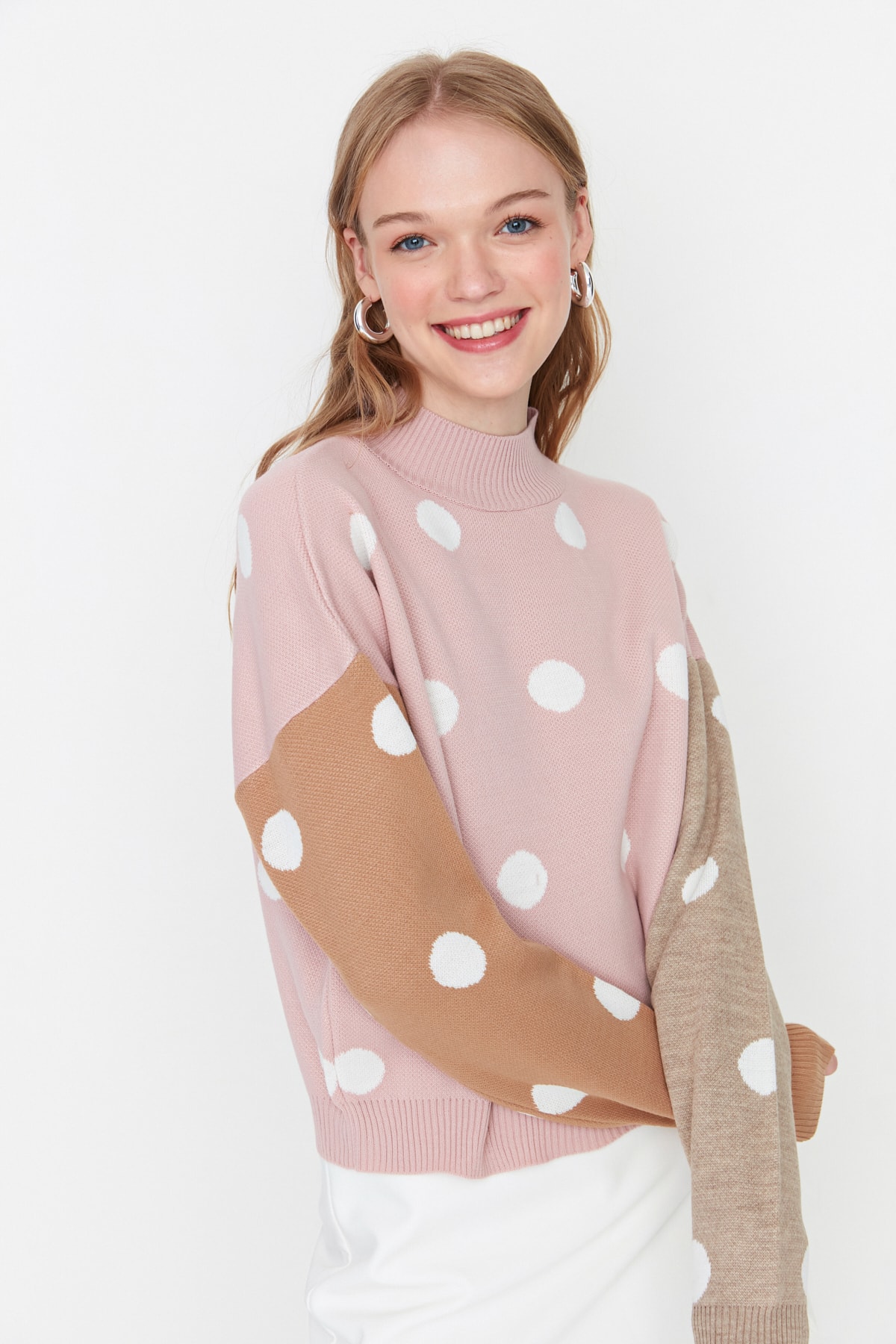Trendyol Powder Polka Dot Pattern Stand-Up Collar Knitwear Sweater