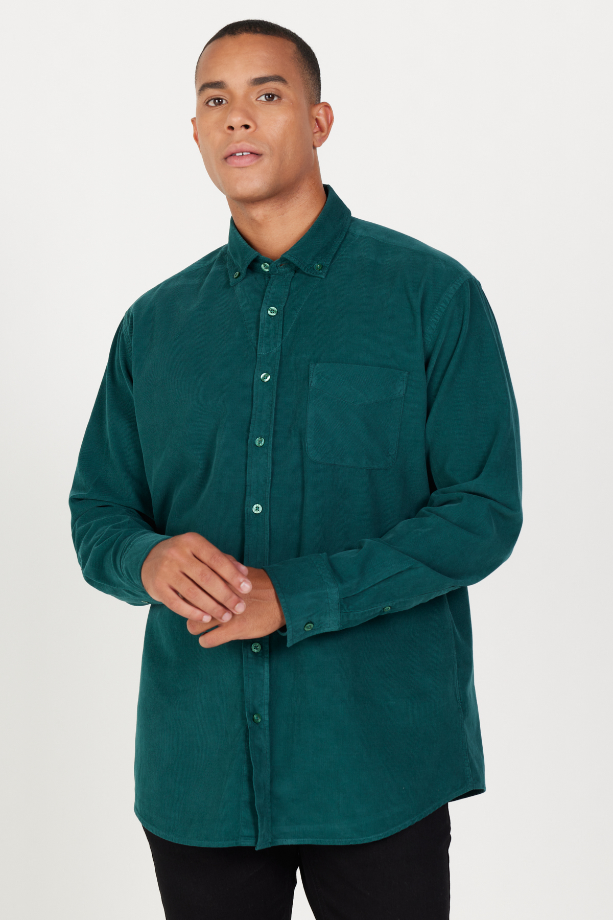 AC&Co / Altınyıldız Classics Men's Dark Green Comfort Fit Wide Cut Button Collar Velvet Shirt