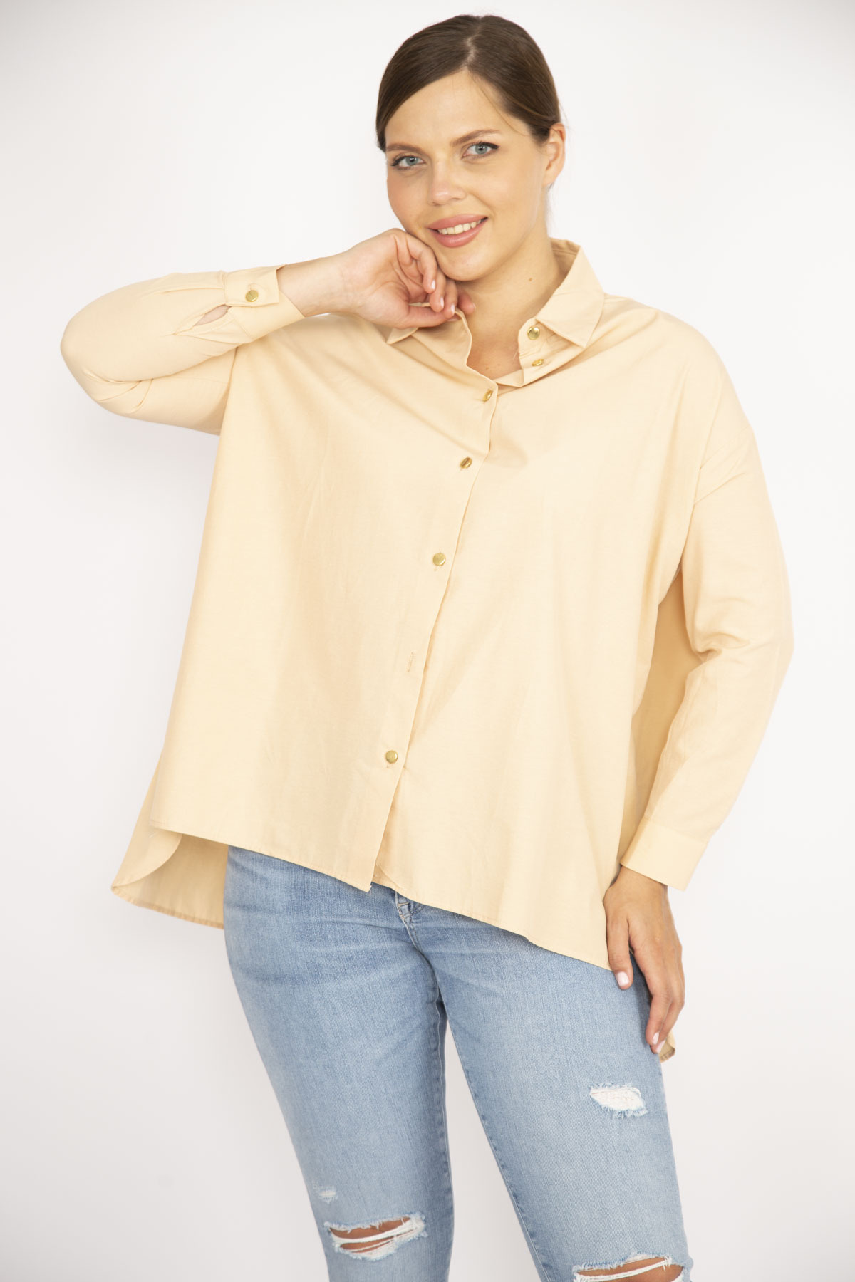 Şans Women's Plus Size Beige Poplin Fabric Long Sleeve Shirt with Buttons and Side Slits