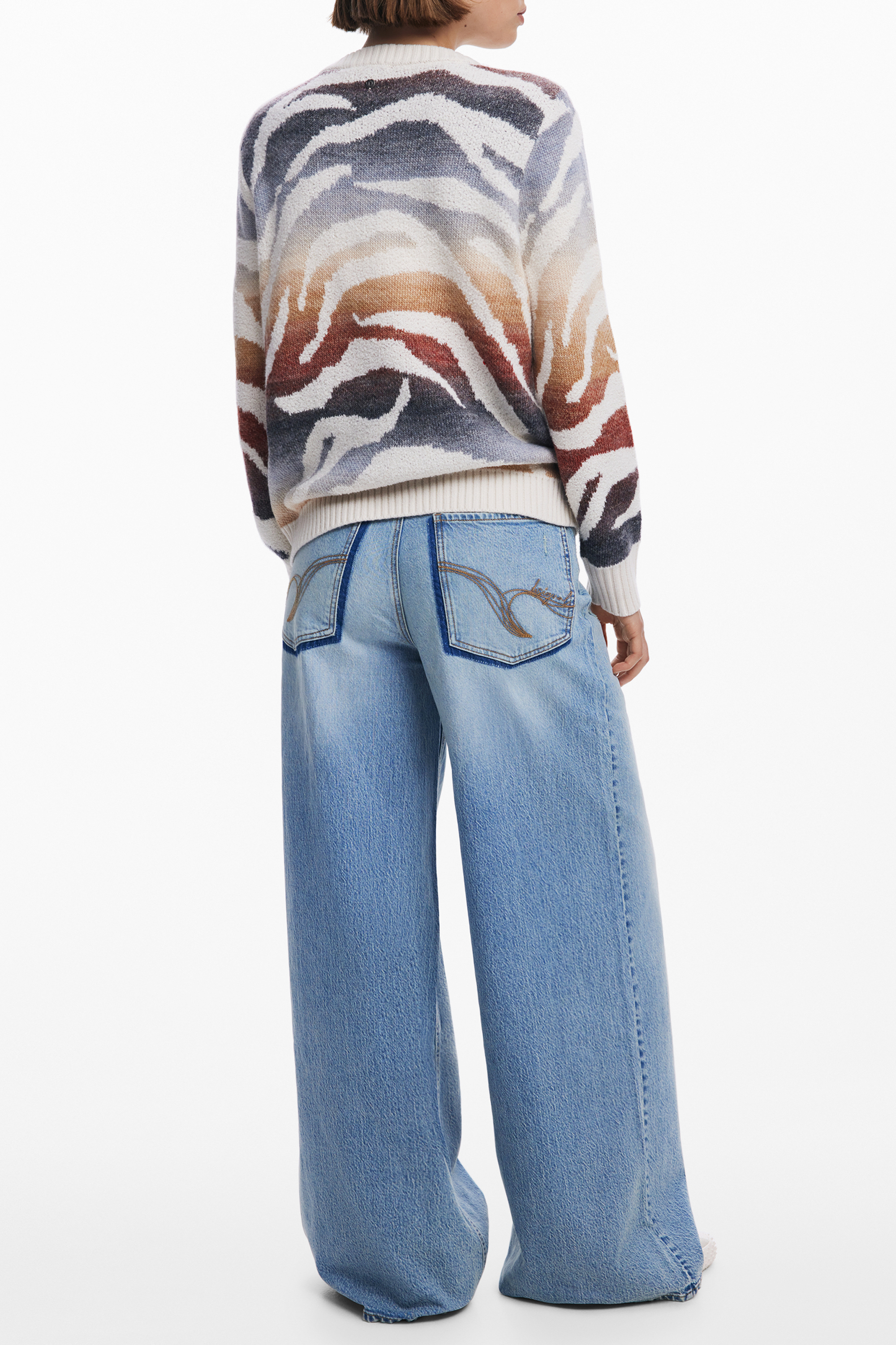 Pulover cu model și blugi boyfriend