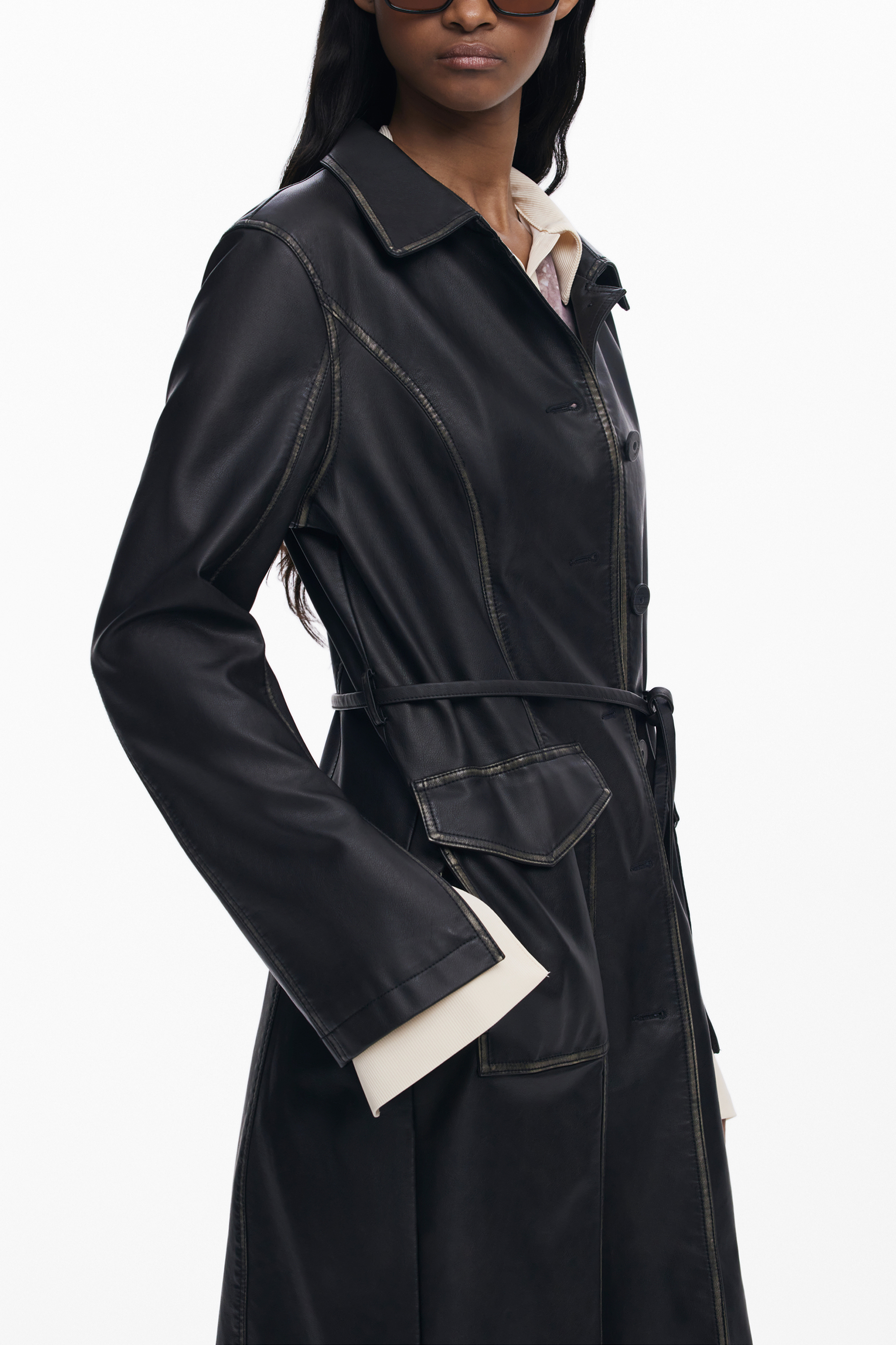 Palton negru cu curea