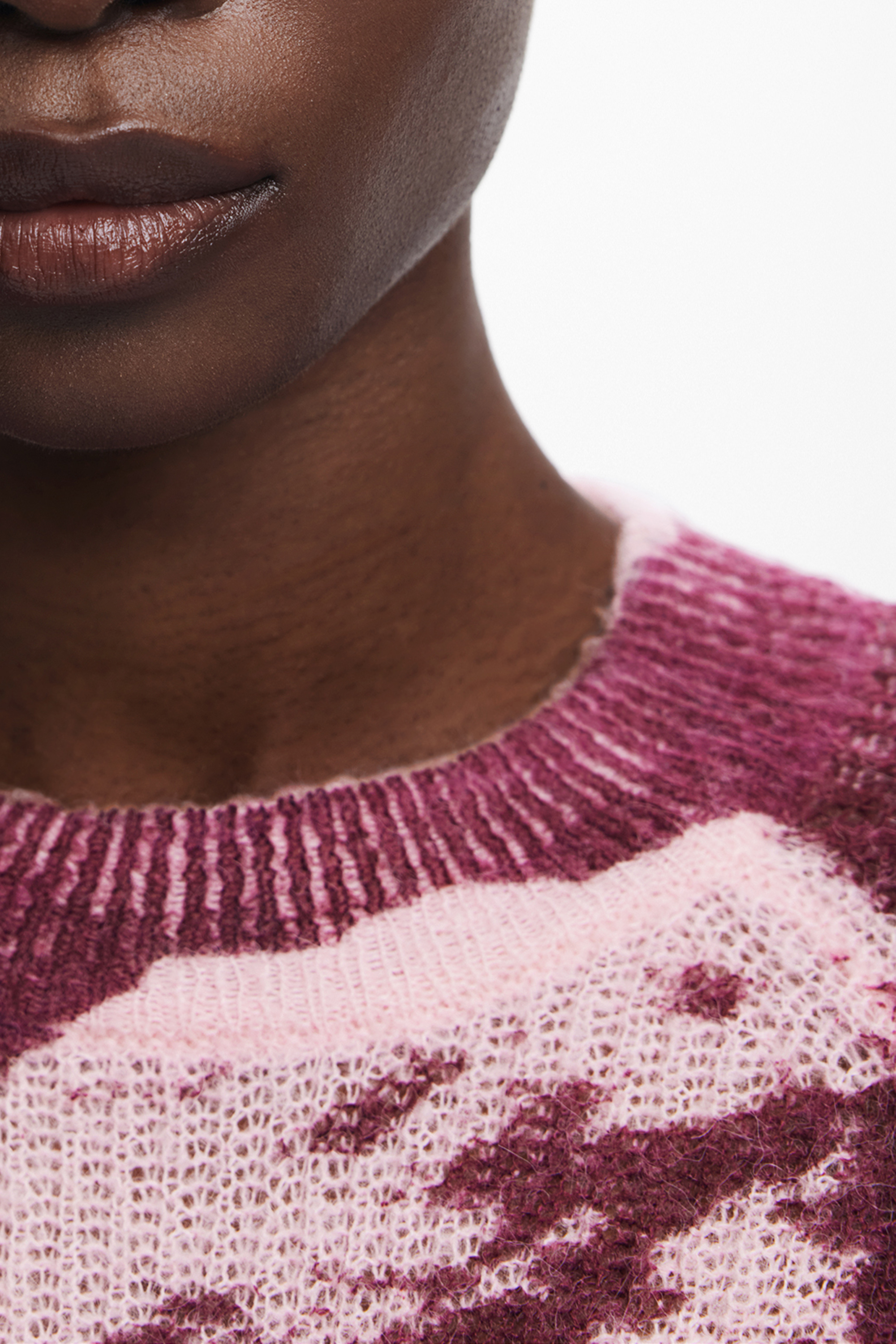 Pulover roz Desigual