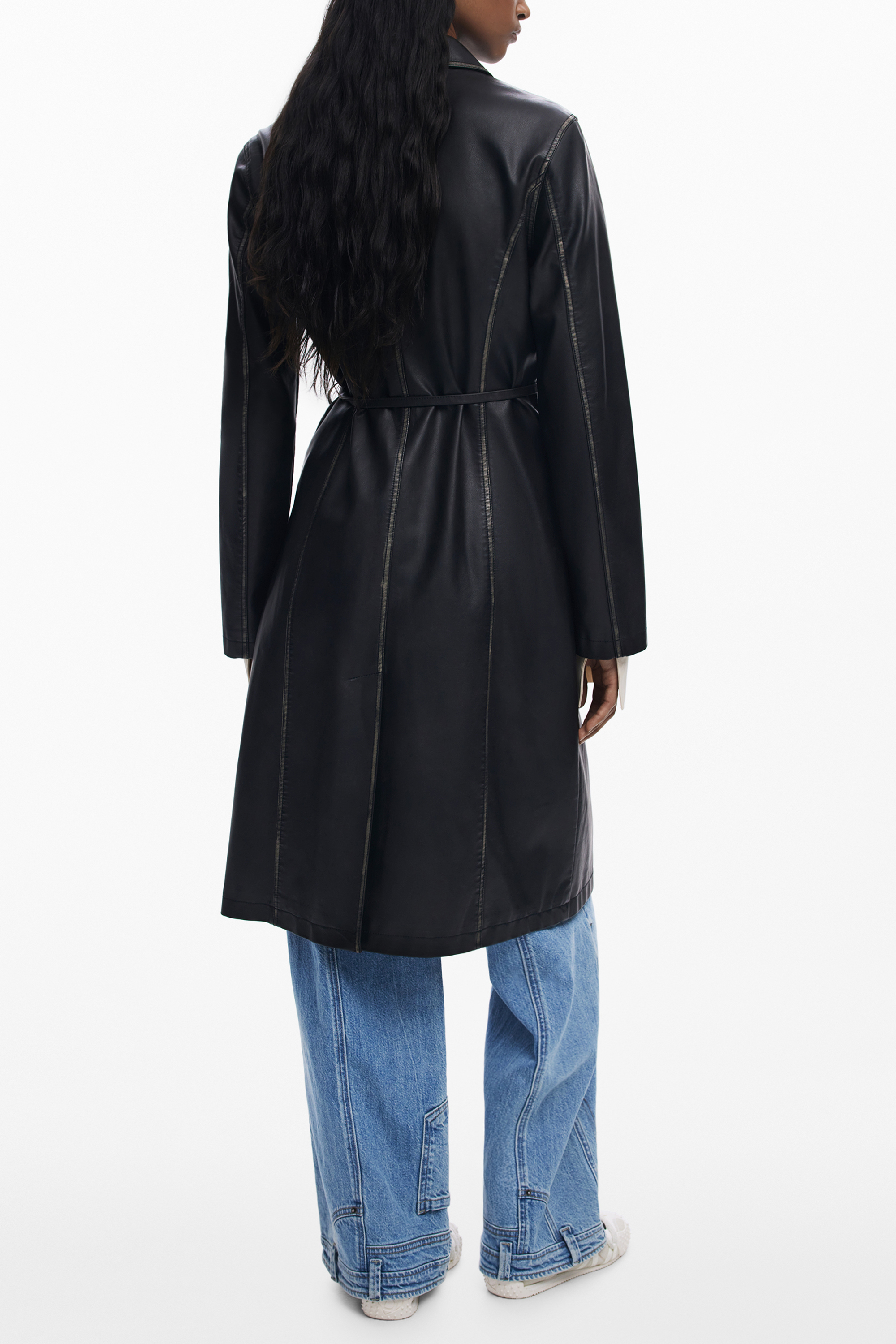 Palton negru cu curea