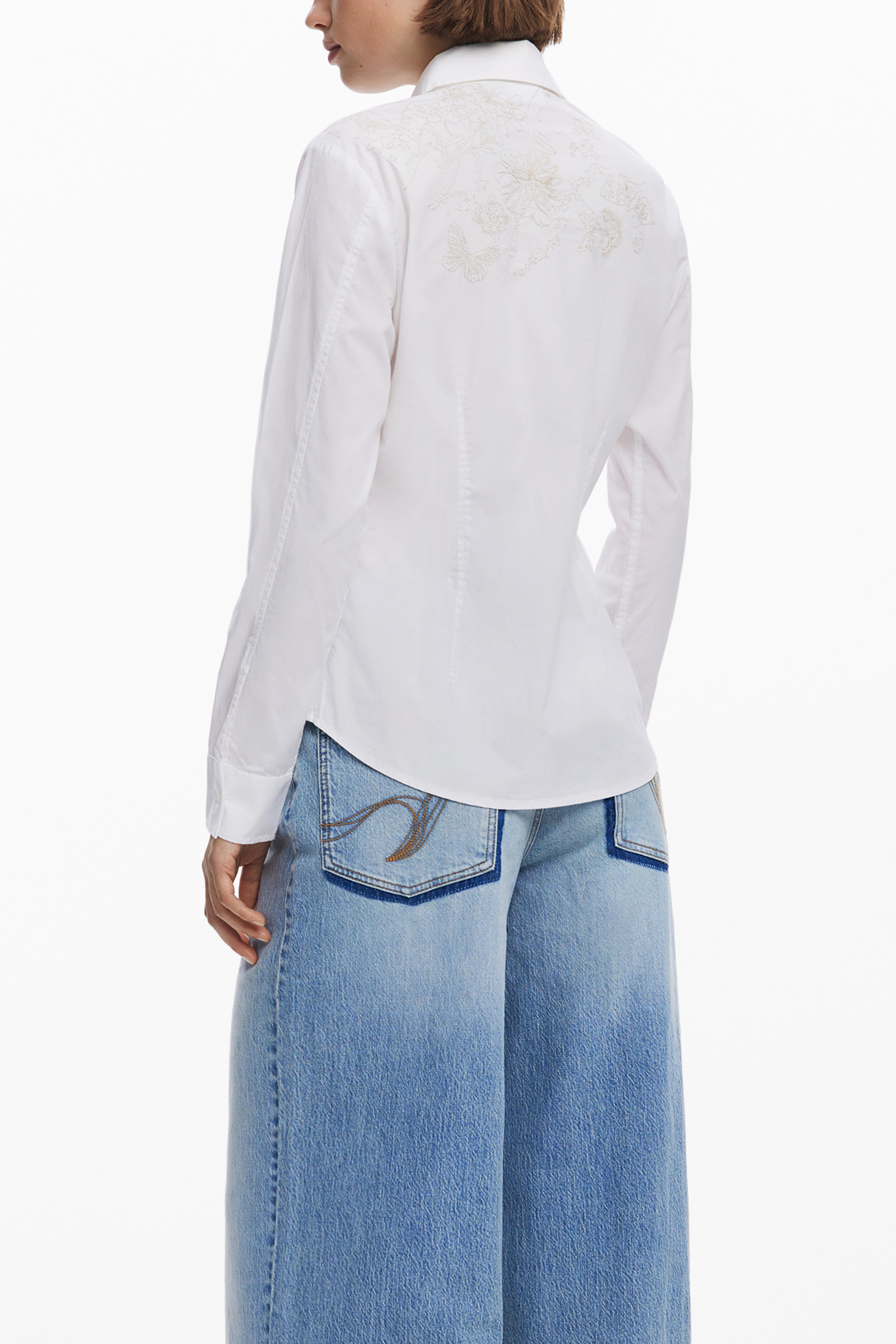 Cămașă albă cu mânecă lungă pentru femei