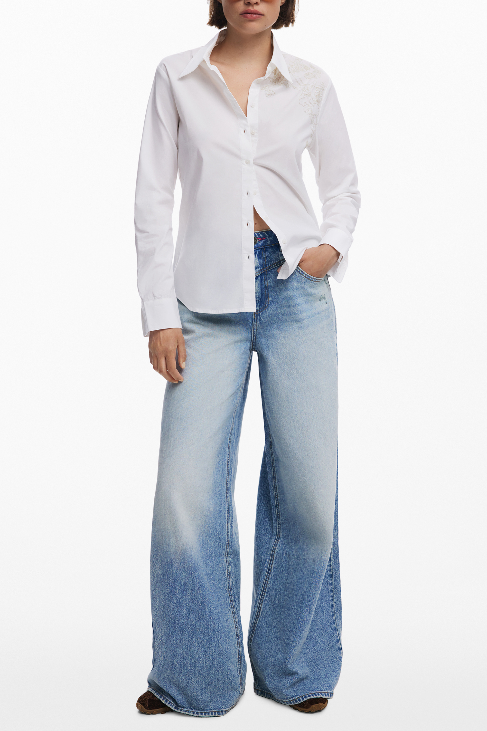 Cămașă albă cu mânecă lungă pentru femei