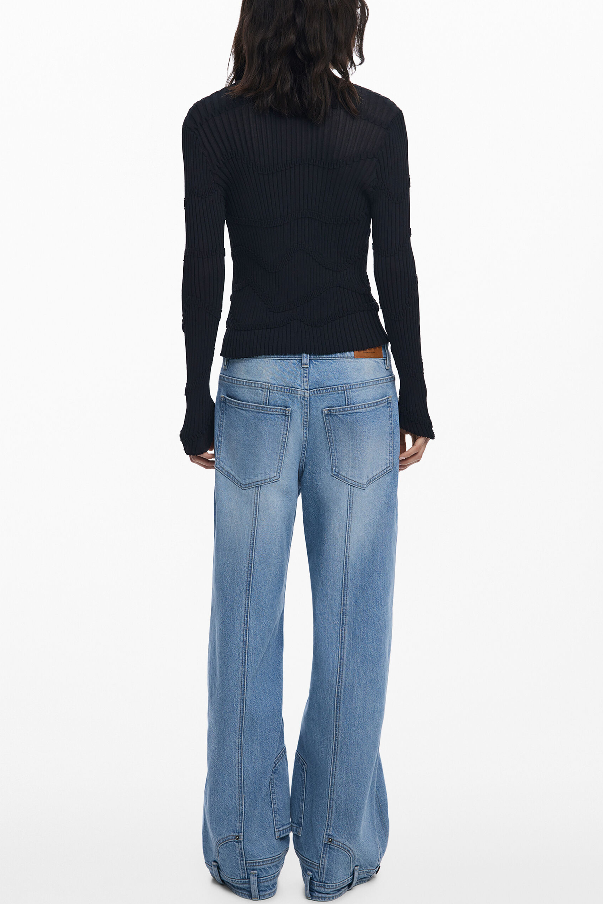 Pulover negru cu decolteu în V