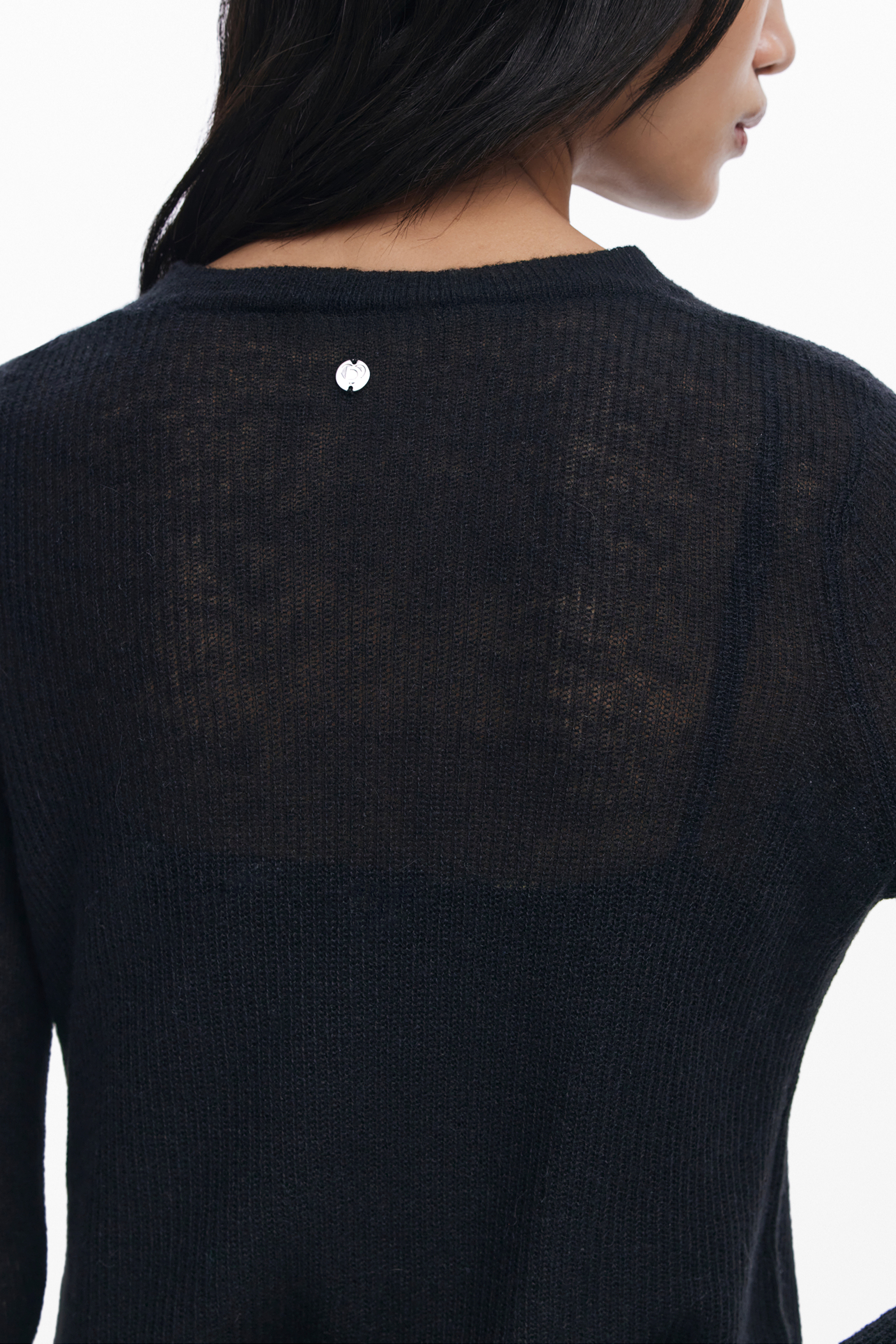 Pulover negru cu mânecă lungă