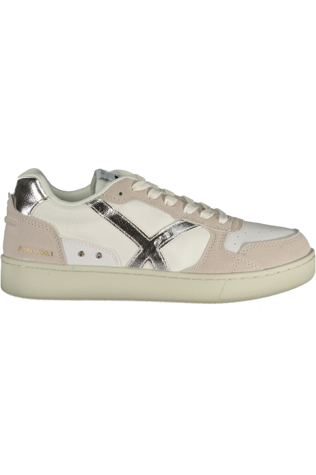 Дамски спортни обувки в бяло