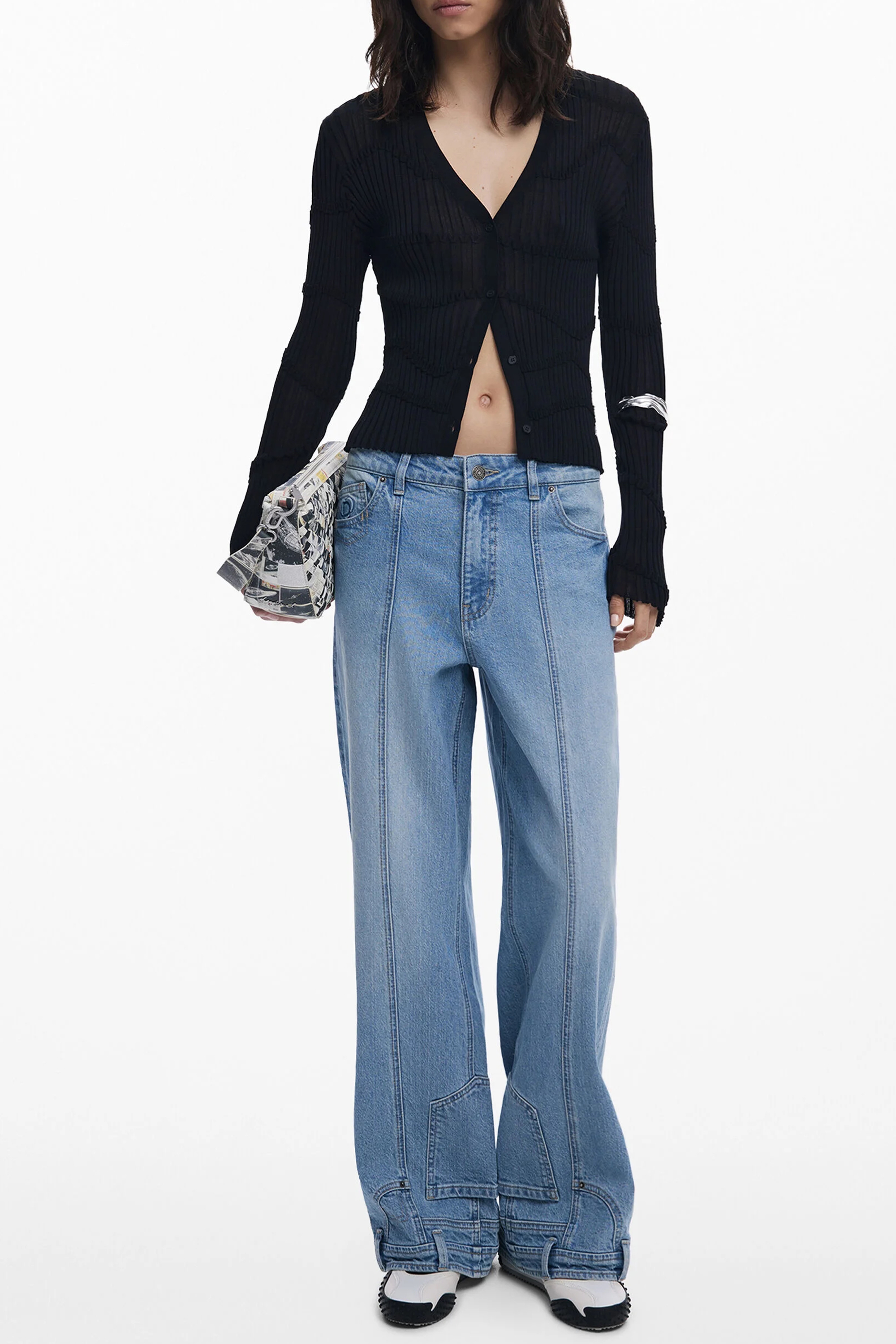 Pulover negru cu decolteu în V