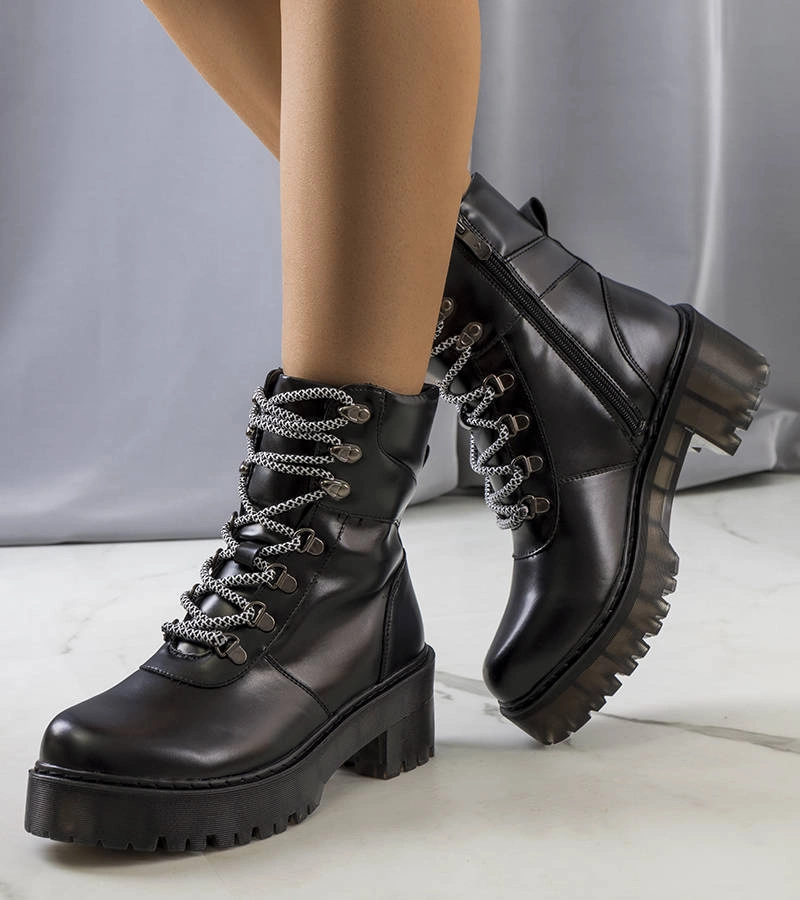 Gemre Black ankle boots with decorative lacing Hildel