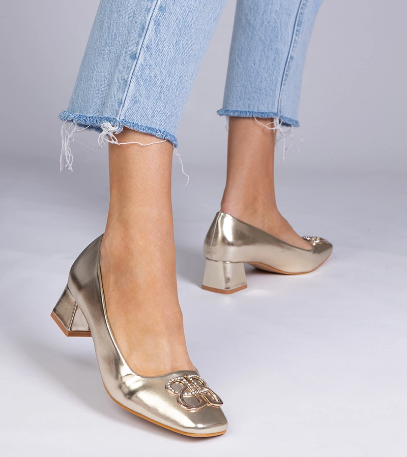 Gemre Pantofi aurii cu toc jos și pietre Cahes