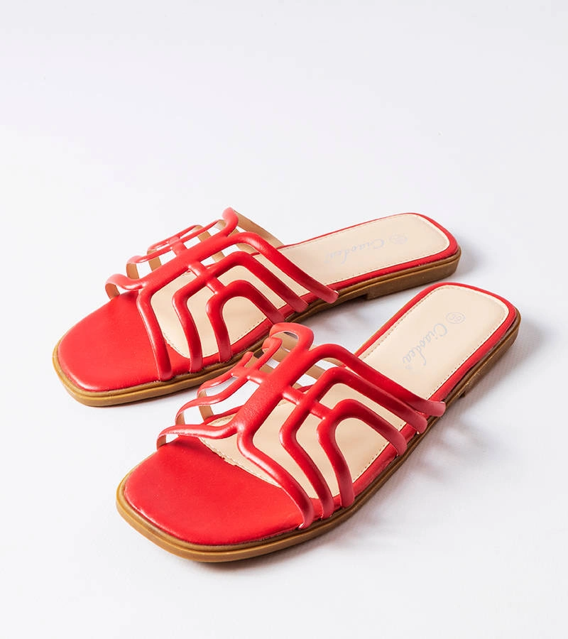 Gemre White slides Ypsy