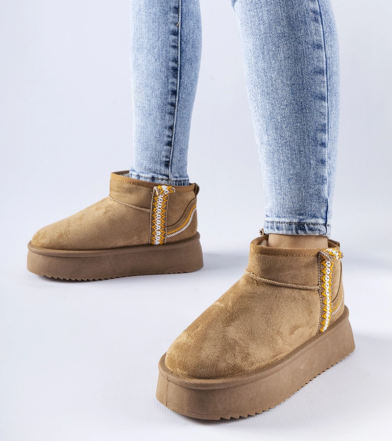 Gemre Ghete de zăpadă închise la culoare pe platformă Scavi