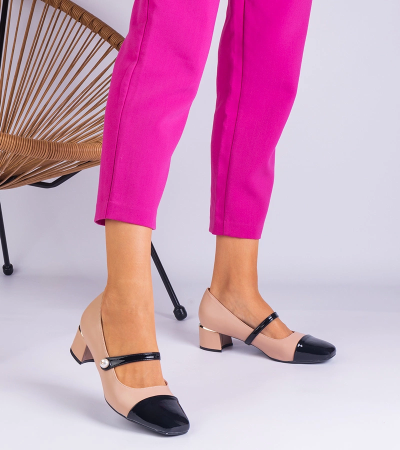 Gemre Pantofi bej pe toc cu vârf lăcuit Ivanita