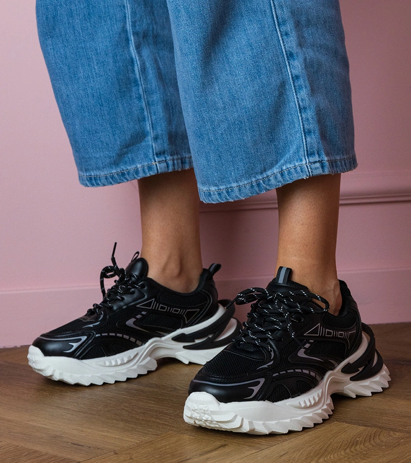 Gemre Black sporty sneakers with thick soles Lirana
