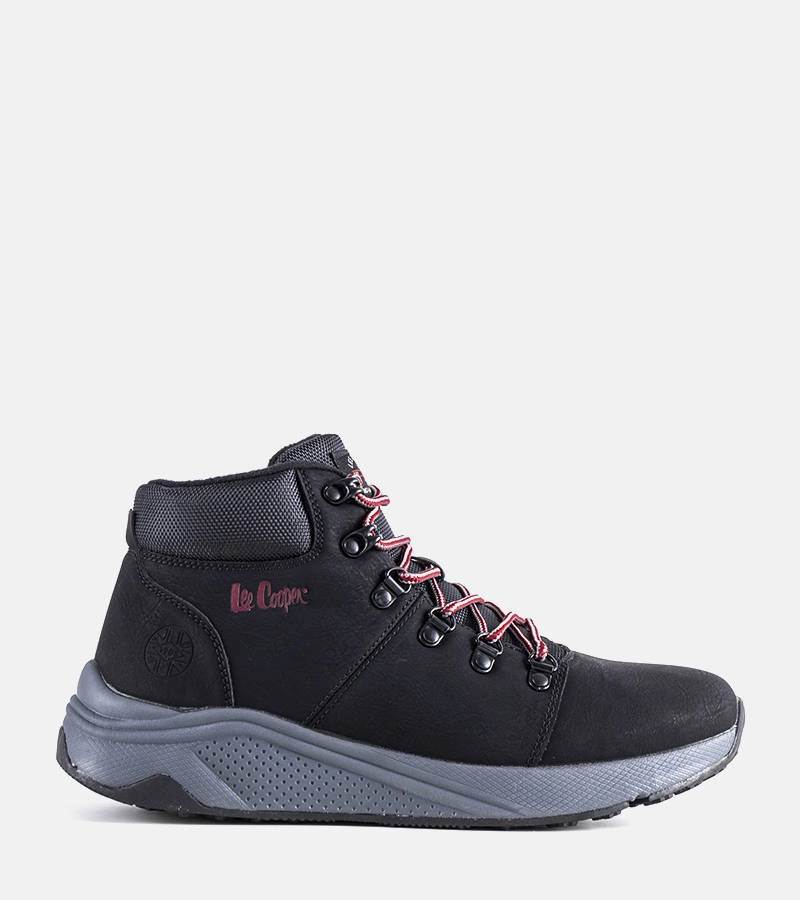 Lee Cooper - producent Trapper negru izolat