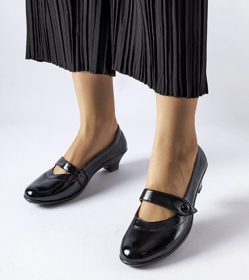 Gemre Pantofi cu tocuri joase Simi de culoare neagră