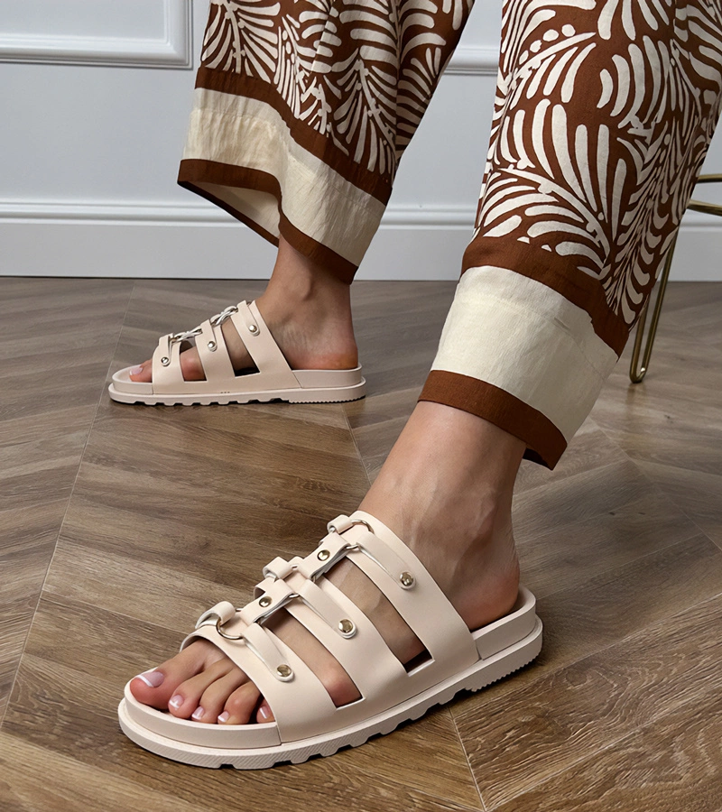 Gemre Beige Roman flip-flops with studs Elenois