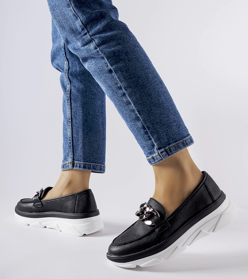 Gemre Black moccasins with chain Vinceza