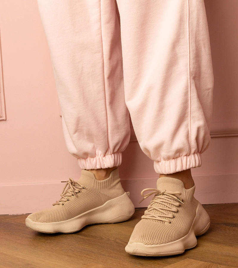 Gemre Beige sporty sneakers with sock-like upper Zurry