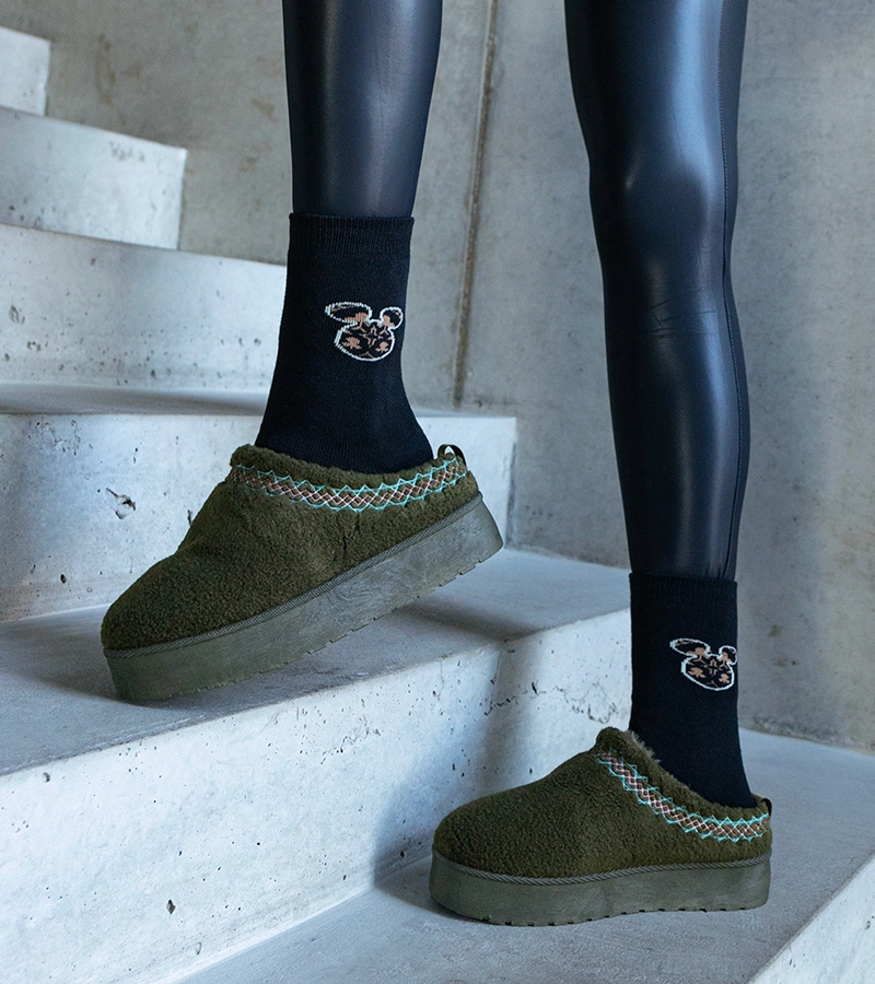 Gemre Green platform snow boots with low uppers and embroidered Greene pattern