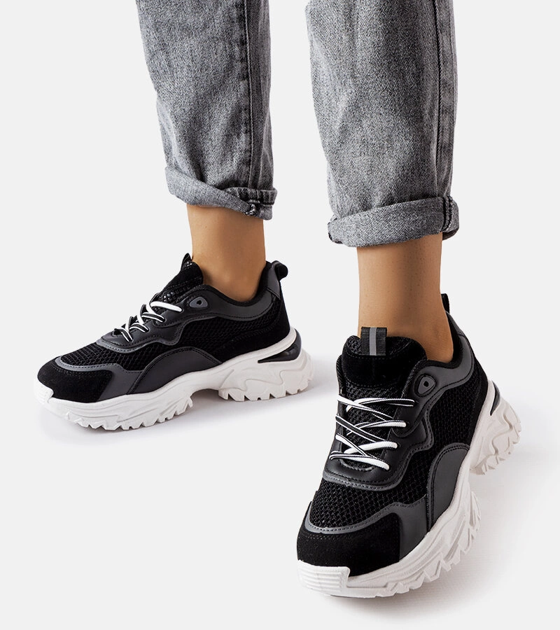 Gemre Black sneakers with visible tread Rosita