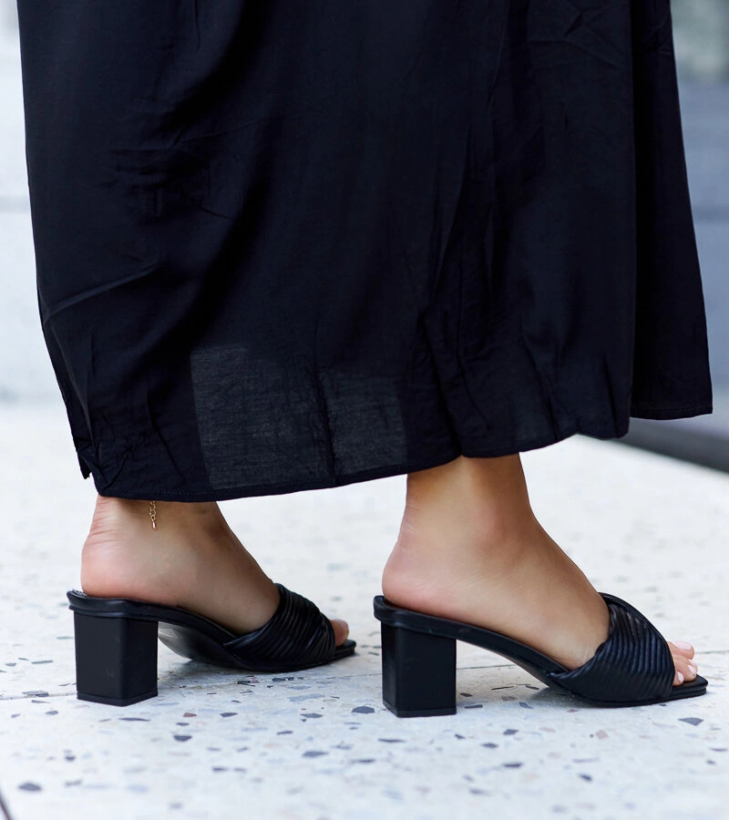 Gemre Black slippers with fur insulated Valle