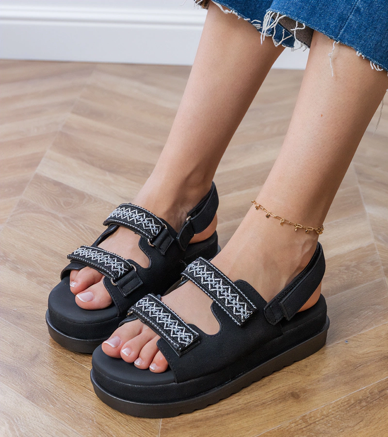 Gemre Sandale negre cu barete brodate pe platformă Jenisej