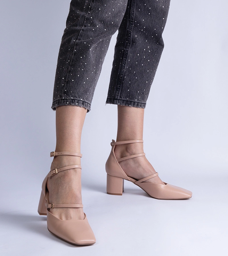 Gemre Pantofi bej cu toc gros și catarame Eridana