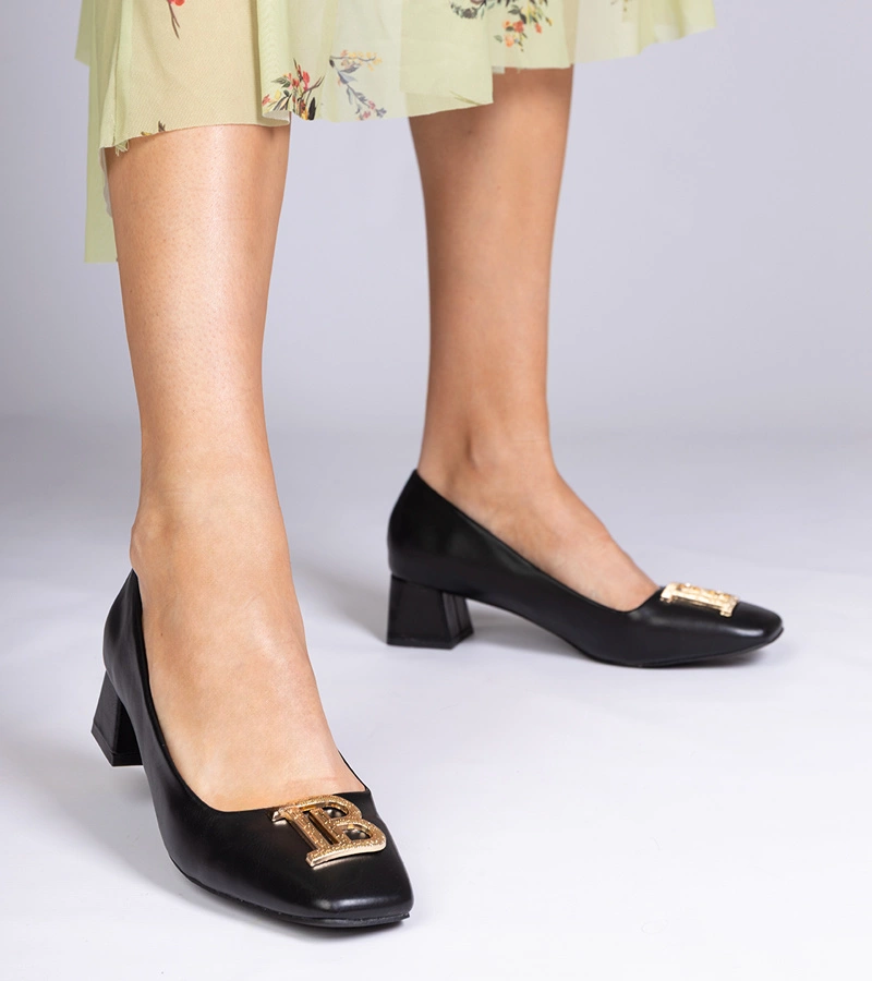 Gemre Pantofi negri cu toc jos cu decorațiune aurie Kessadi