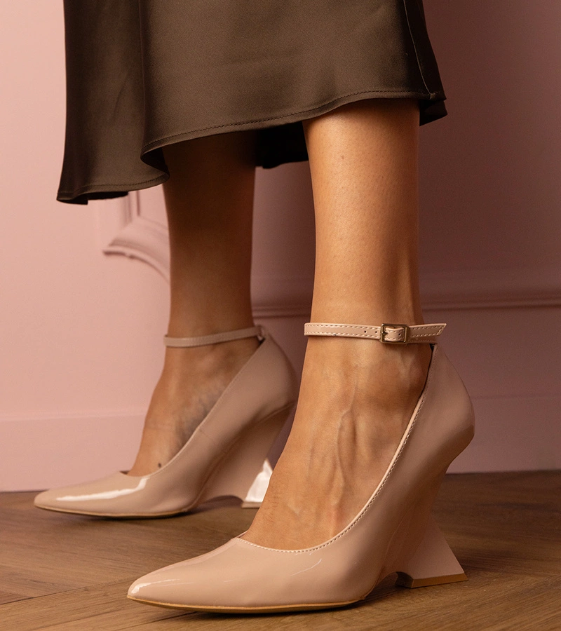 Gemre Beige patent wedge pumps Florianda
