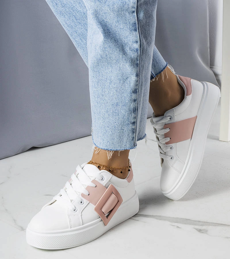 Gemre White sneakers decorated with a pink buckle Toni