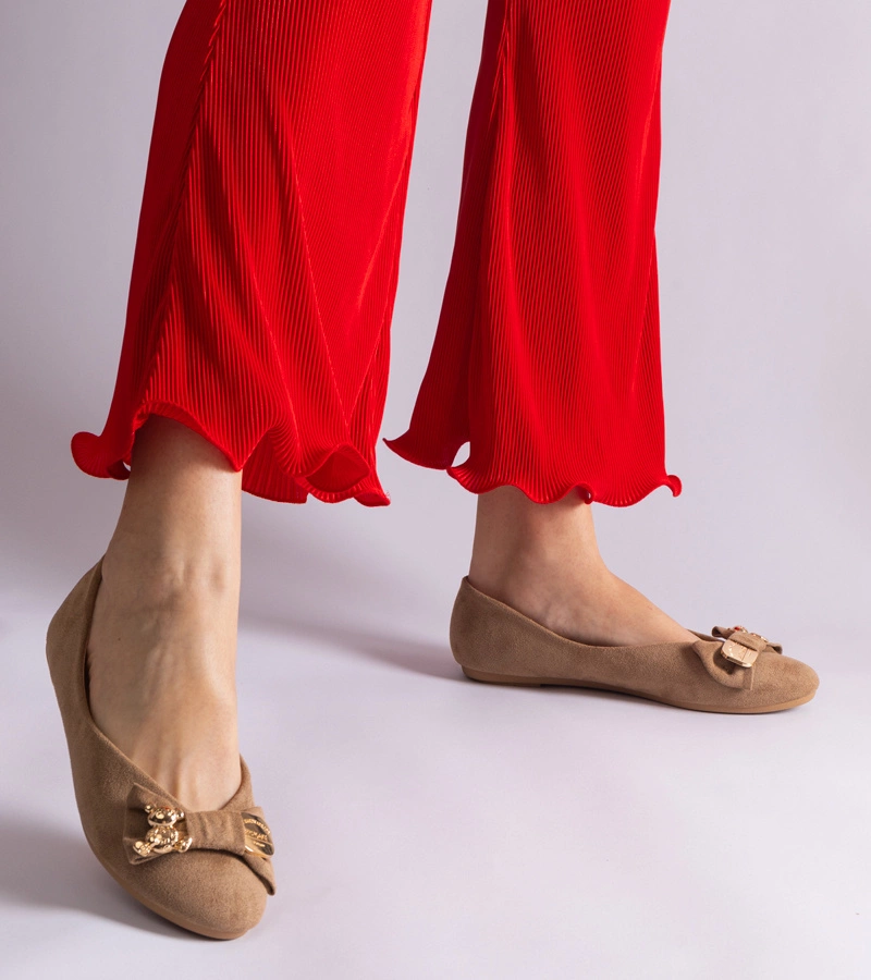 Gemre Balerini maro decorați cu fundiță și broșă Esdras