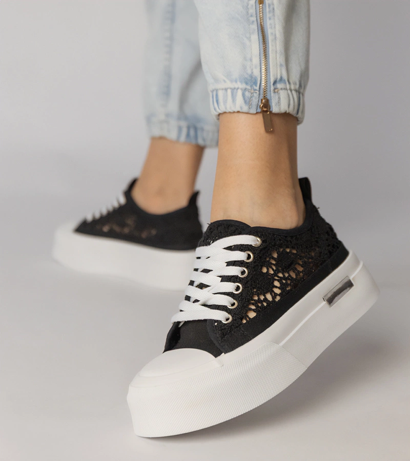 Gemre Adidași negri de damă perforați Runna