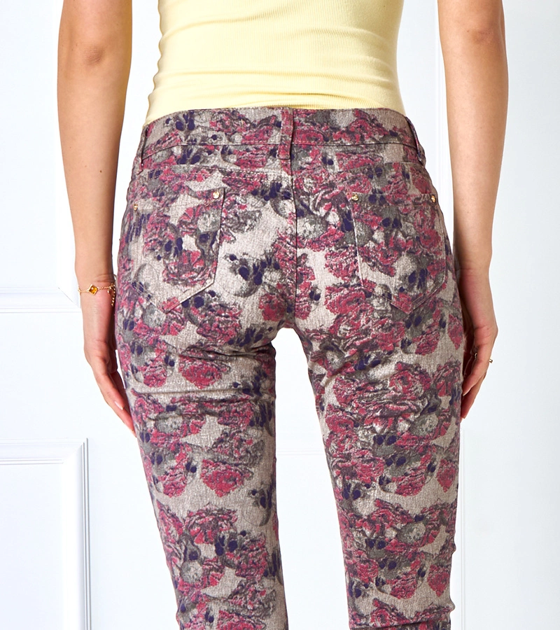 Gemre Pantaloni bleumarin decorați cu flori Uranio