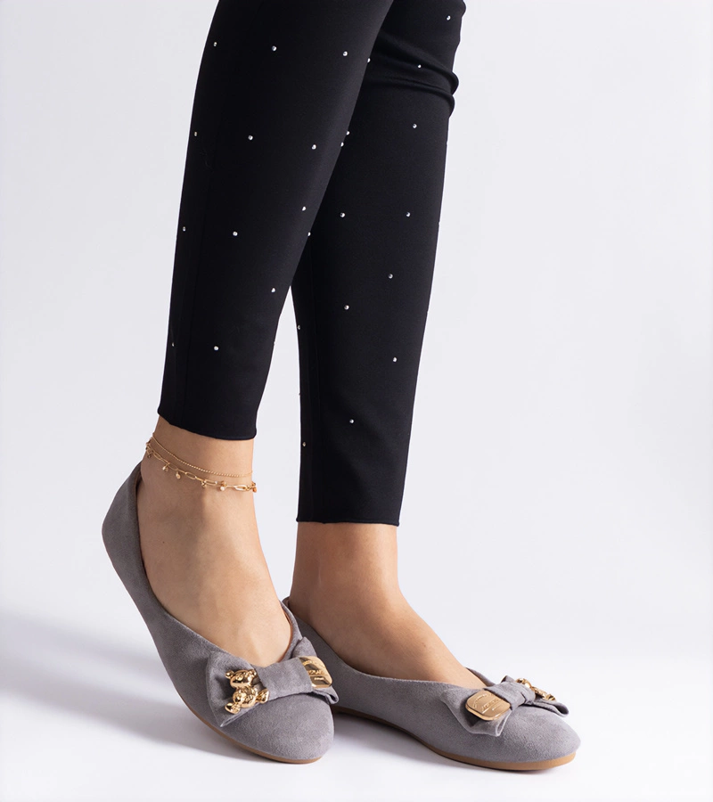 Gemre Balerini gri decorați cu fundiță și broșă Esdras