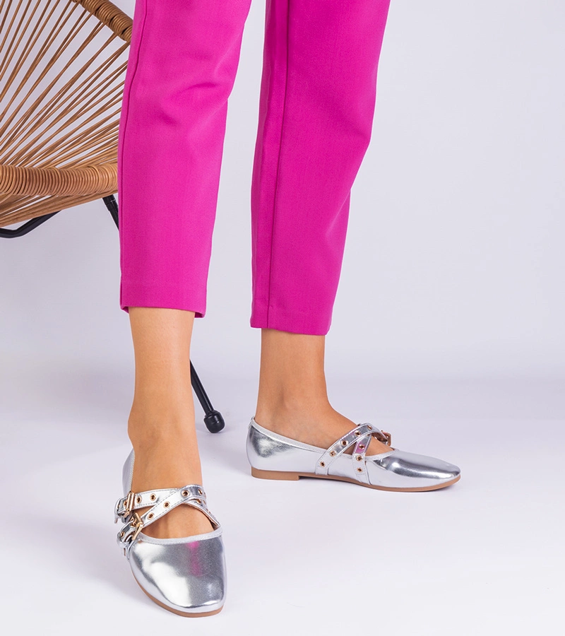 Gemre Balerini argintii din piele ecologică decorați cu catarame Emmarino