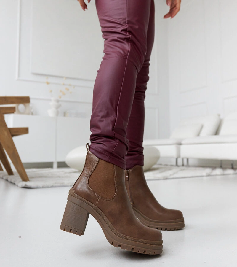 Gemre Black snowboots Arana