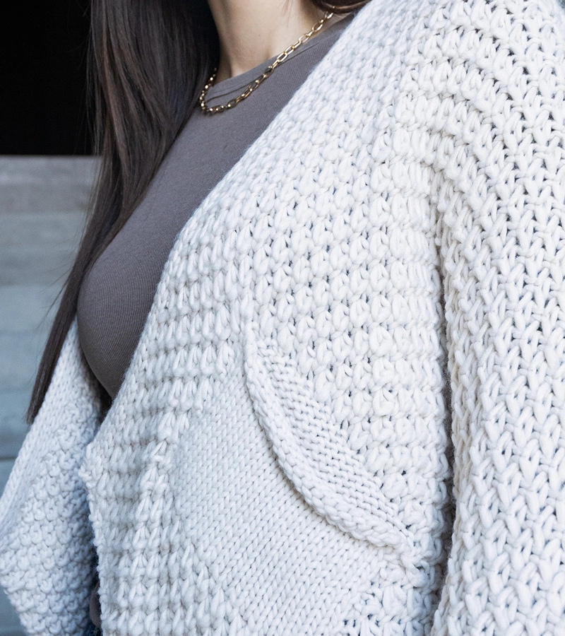 Gemre Cardigan alb tip pelerină Nira