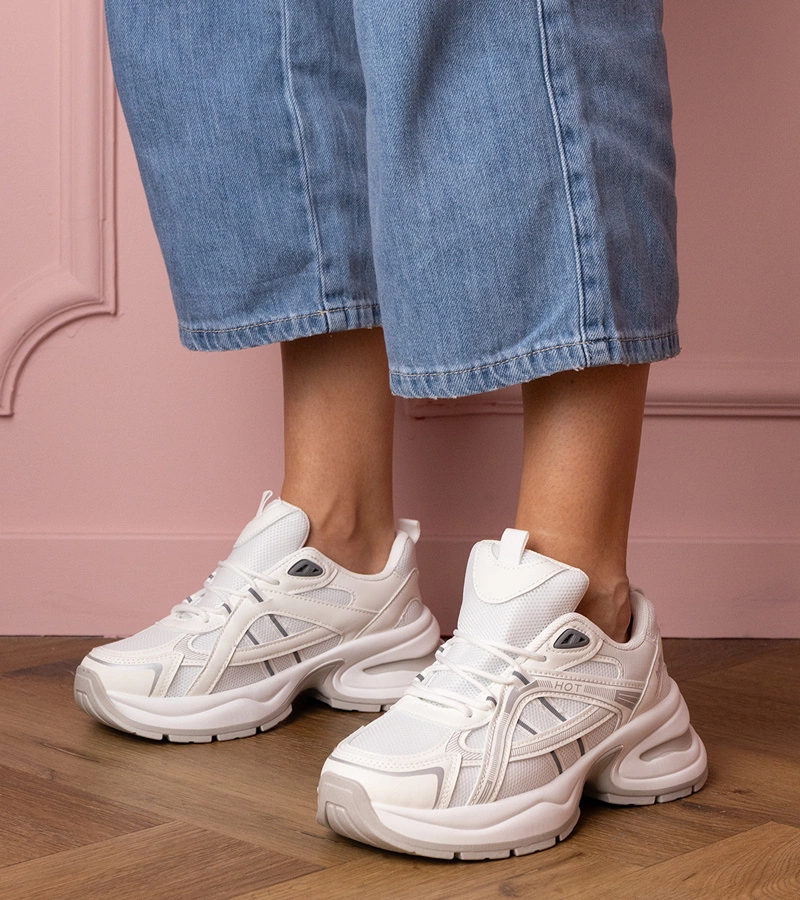 Gemre White sporty sneakers on a chunky sole Manora