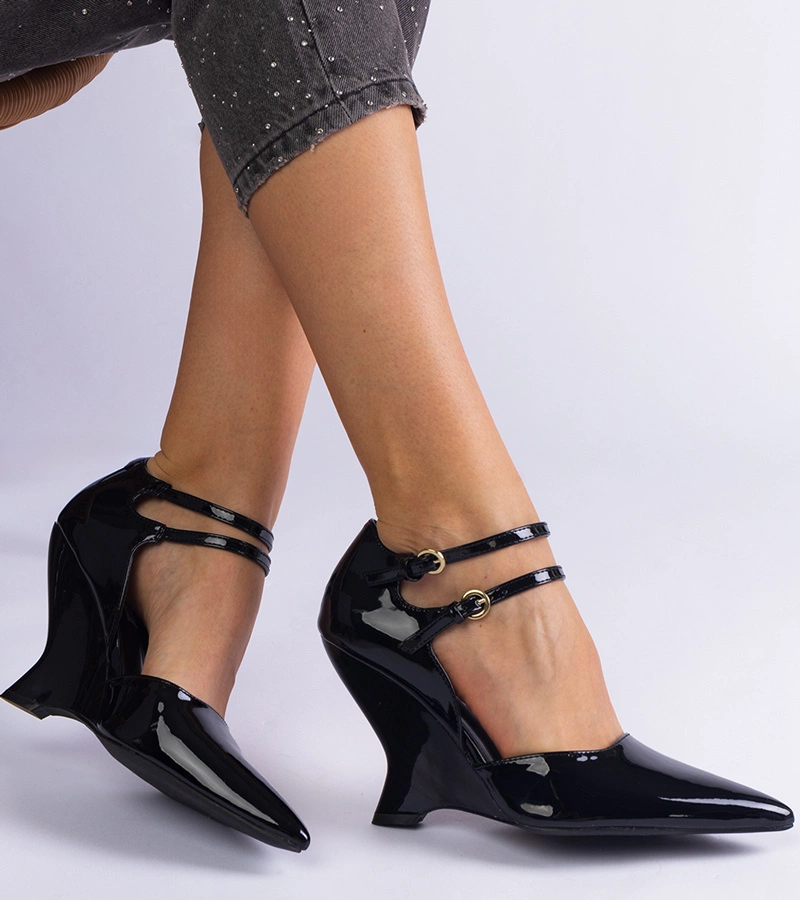 Gemre Pantofi negri lăcuiți cu platformă și catarame Vizario