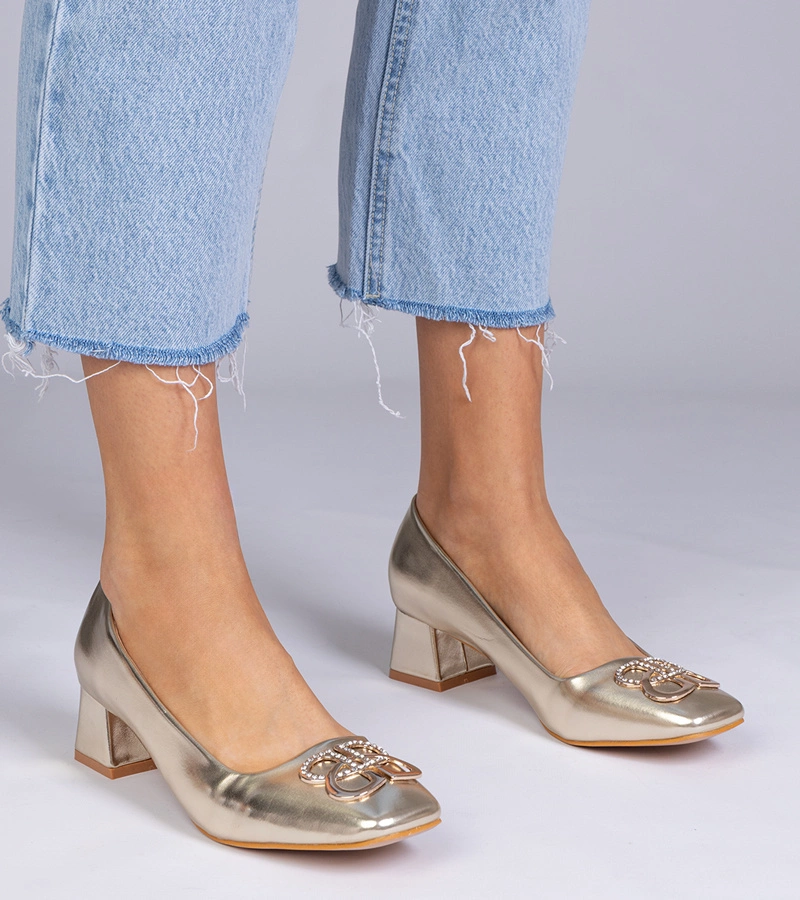 Gemre Pantofi aurii cu toc jos și pietre Cahes