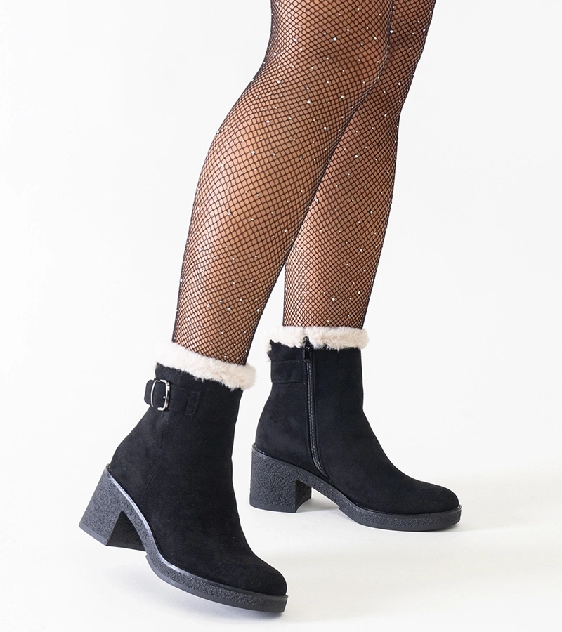 Gemre Black heeled ankle boots decorated with faux fur eco-suede Amtula