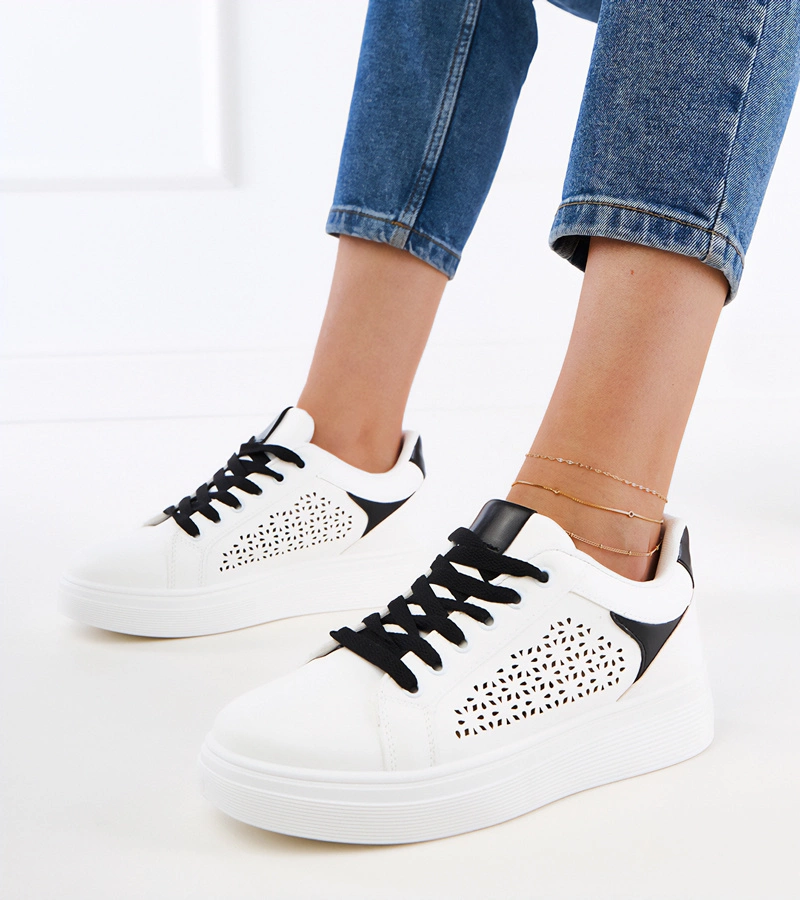 Gemre White sneakers with black inserts on a platform Remmi